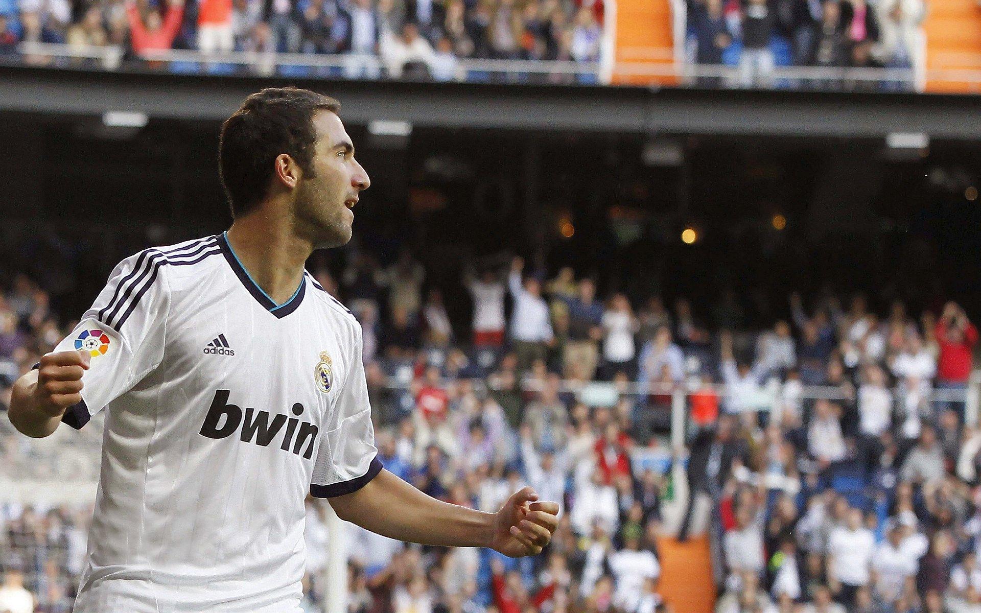 赖斯揭秘新援入队花絮,莫斯克拉首秀即热舞引爆更衣室,天赋与个性令全队惊叹