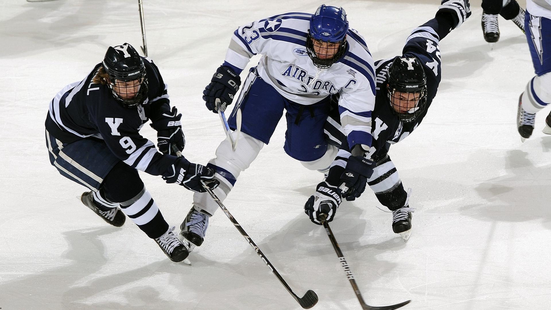 比利亚雷亚尔锁定未来锋线！加拿大国脚奥卢瓦塞伊登陆陶瓷球场，签约五年